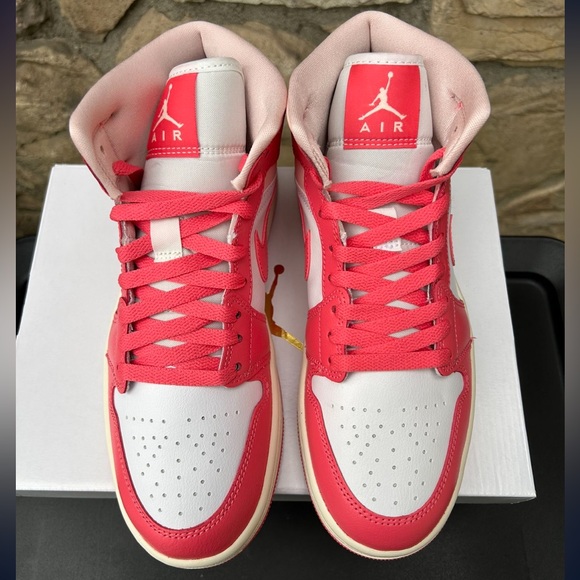 Air Jordan 1 Mid “Strawberries and Cream” Size 6.5 Women’s - Picture 3 of 11
